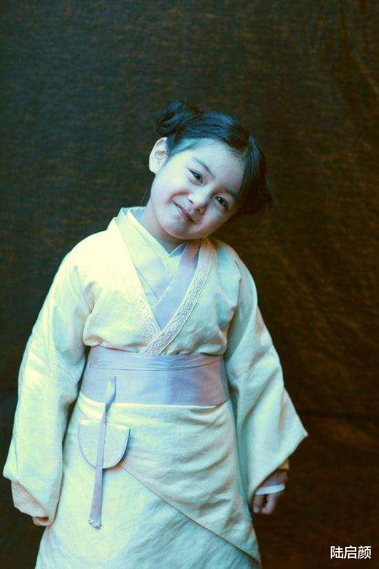 00后|10朵“00后小花”就位，谁能成为新版国民妹妹？各有各的“门道”