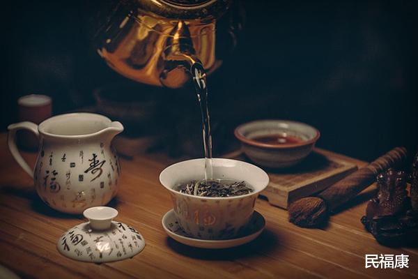 关节炎|喜欢喝茶的人，比起喜欢喝水的人，有优势吗？