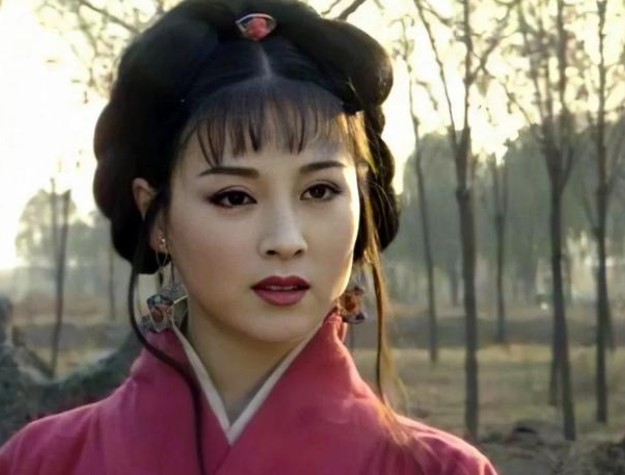 春晚|恋爱幸福婚姻失败赵明明独留女儿,将女儿照顾成人自己始终未婚