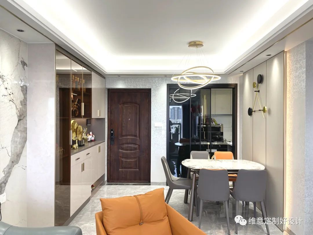 开门见厅不隔断，封阳台照样晾衣服，这家的设计实在高明！