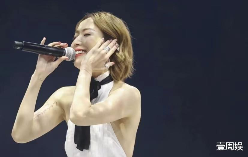 李若彤|郑秀文跟关心妍同台，没有对比就没有伤害，天后的气场太强了！