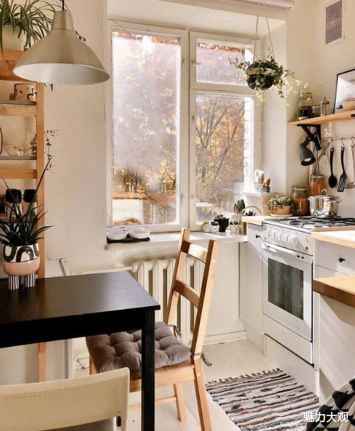 油烟不再是厨房的标签,在厨房也能看尽日落与四季