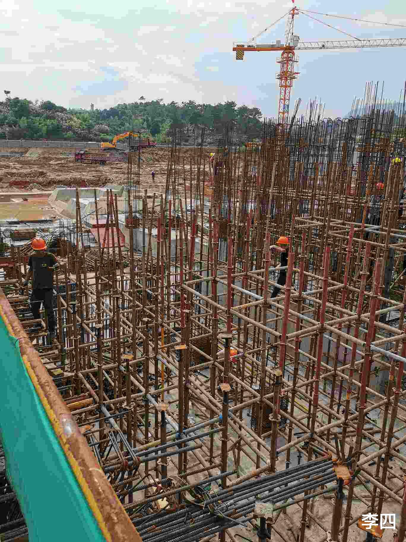 工人|职场:老板拖欠建筑工人老张工资,他一个举动却让老板后悔不迭