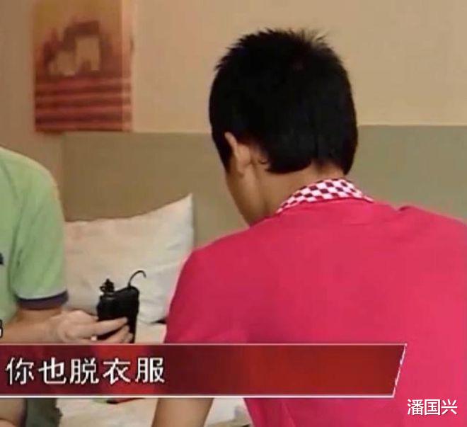十三岁男孩随家人洗澡,结账时父母看傻,孩子叫了小姐?