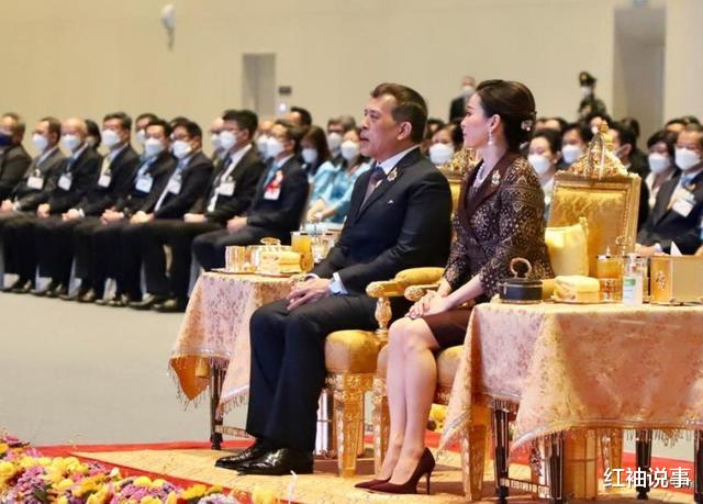 诗妮娜|诗妮娜奉命出席活动，蛰伏10个月终于复宠，纯素颜难掩盛世美颜