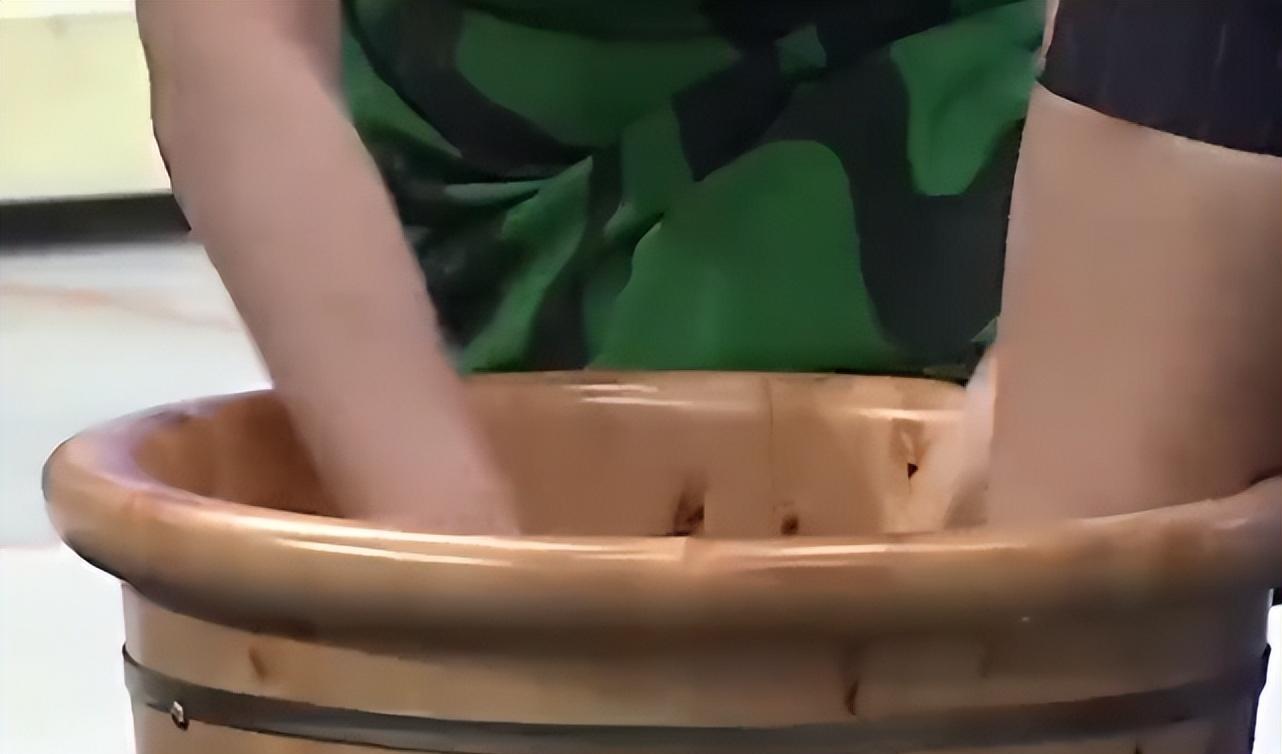 小S|小S黑历史被扒,舔日本女星的脚,闻杨幂脚丫,还曾给汪小菲洗脚