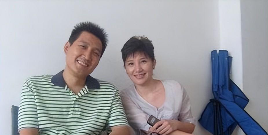 李崇霄|李崇霄:从主持人转行做演员,与德国妻子恩爱23年,51岁去世