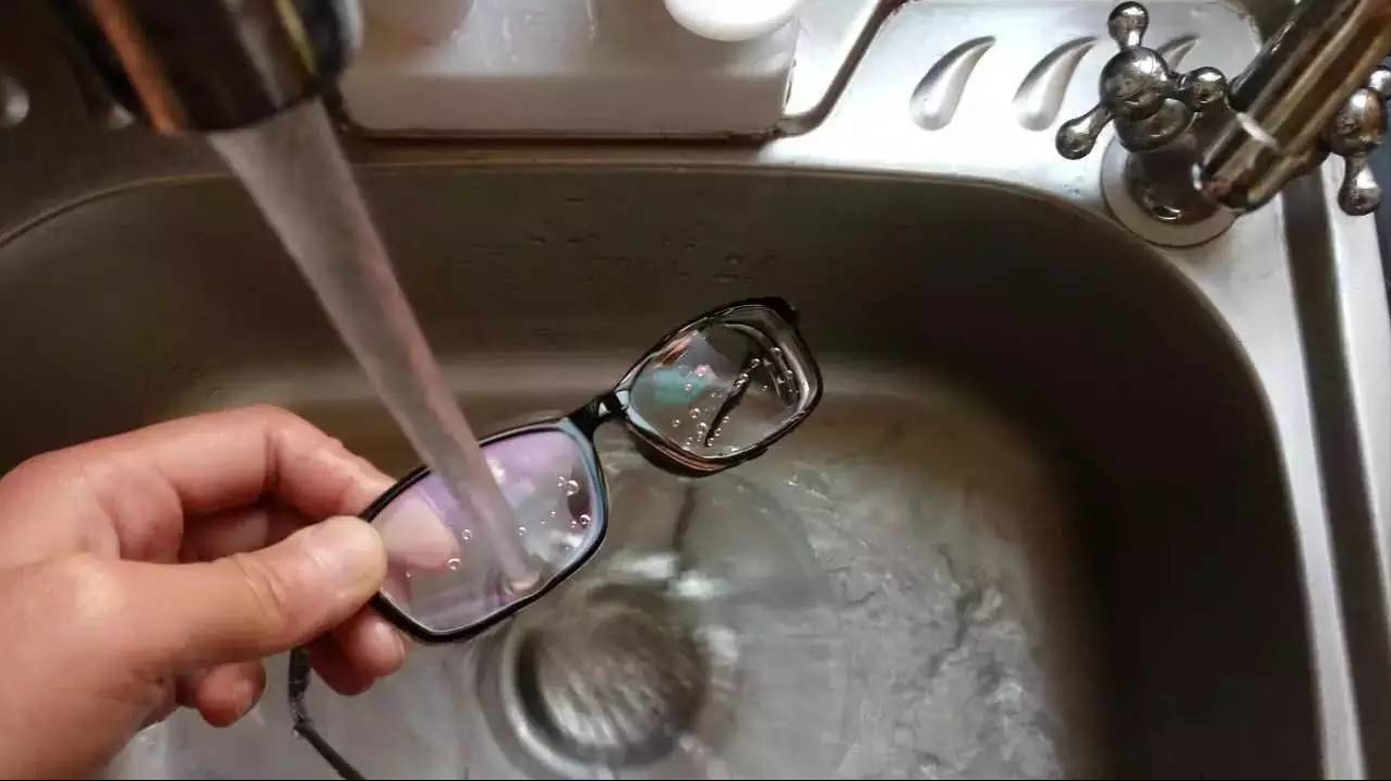 今天才知道,原来眼镜布不是用来擦眼镜的!难怪眼镜越擦越花