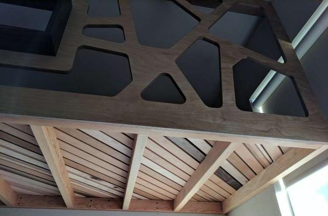 要是层高足够,也要在儿童房天花板上打张阁楼床,2娃一屋省10