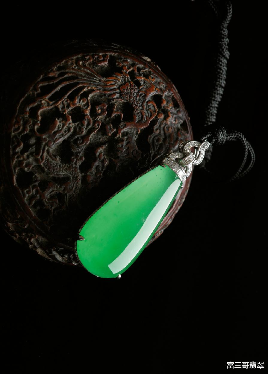 翡翠手镯|玉赏 ▏素面翡翠,简单即美