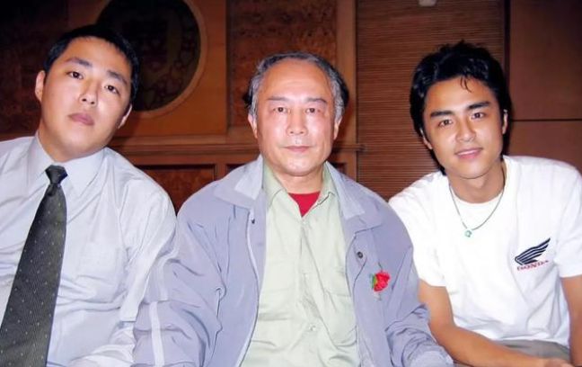 明道|明道近况曝光，已回台照顾患病母亲，两岁儿子帮奶奶推轮椅好暖心