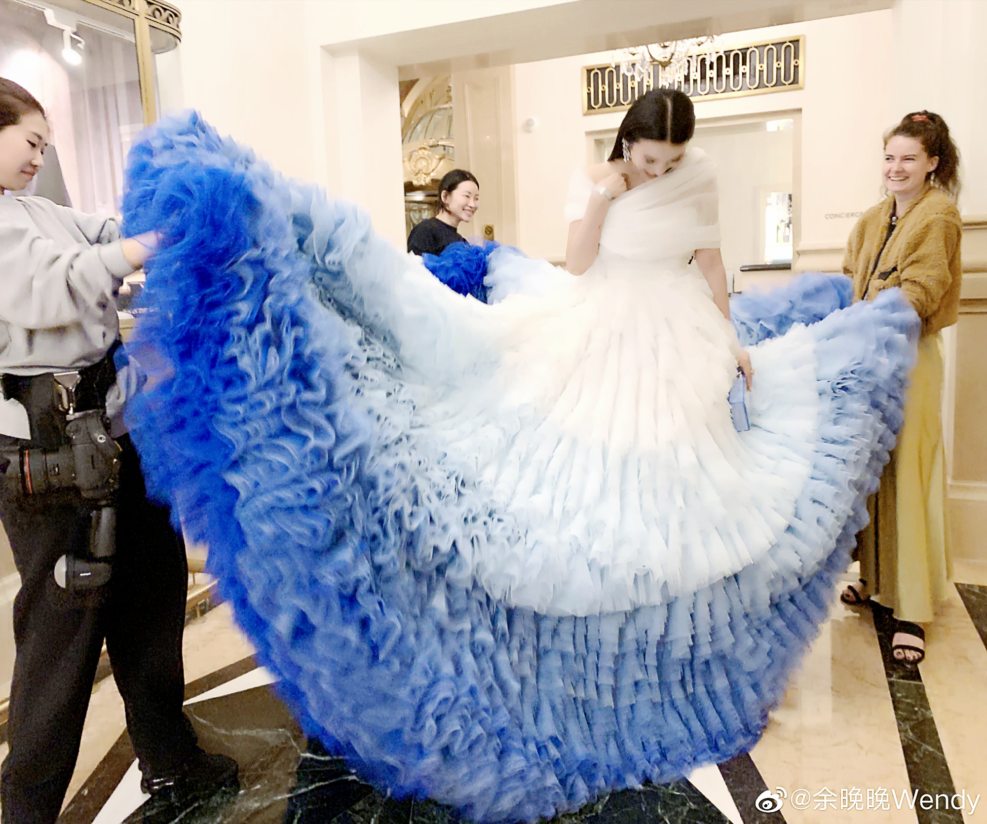 汕头|“上亿名媛”余晚晚:一套裙子值一套房,豪宅厕所就有三室一厅