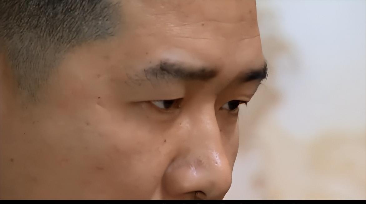 2021年,三十五岁富二代打骂父母,只因怀疑自己不是他们亲生的