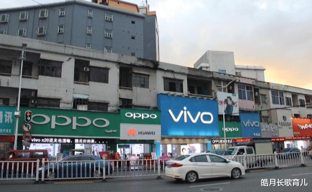 vivo x|网购手机和实体店买手机有何区别？手机店老板坦言：差距一目了然
