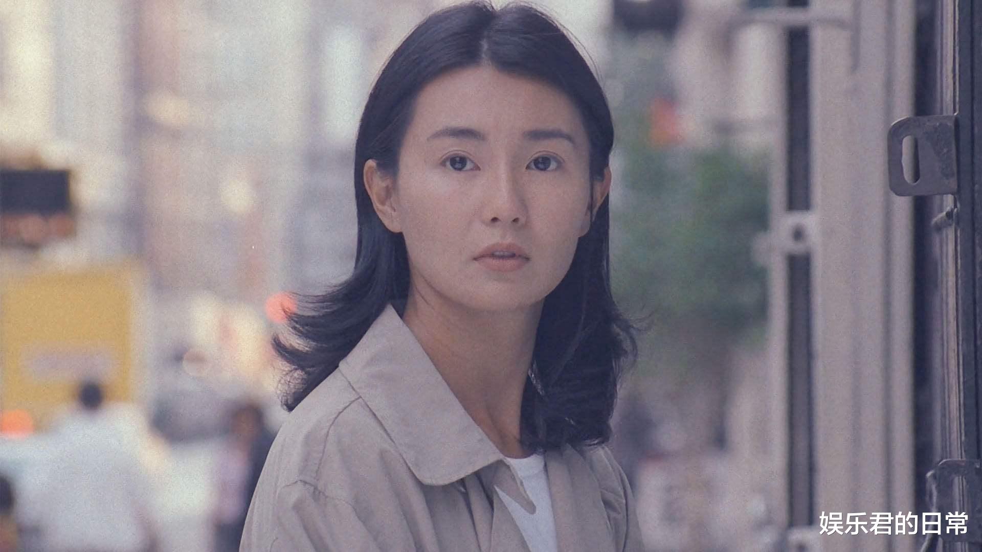 张曼玉|57岁张曼玉罕见现身！在香港商场打碟遭围观，背两万元包露蚂蚁腰