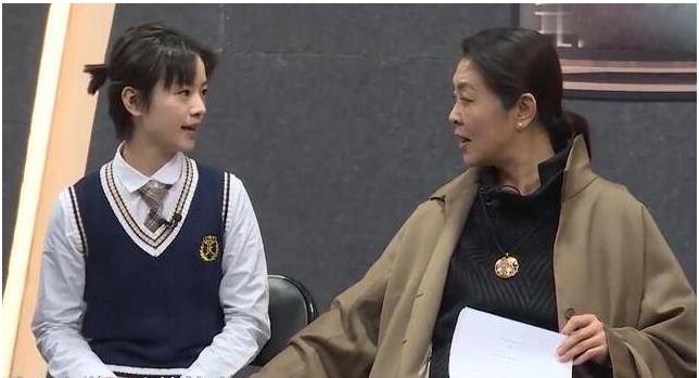 李庚希|背景强大的李庚希，依仗父亲搭上徐静蕾走红，后因乱扔烟头人设崩塌