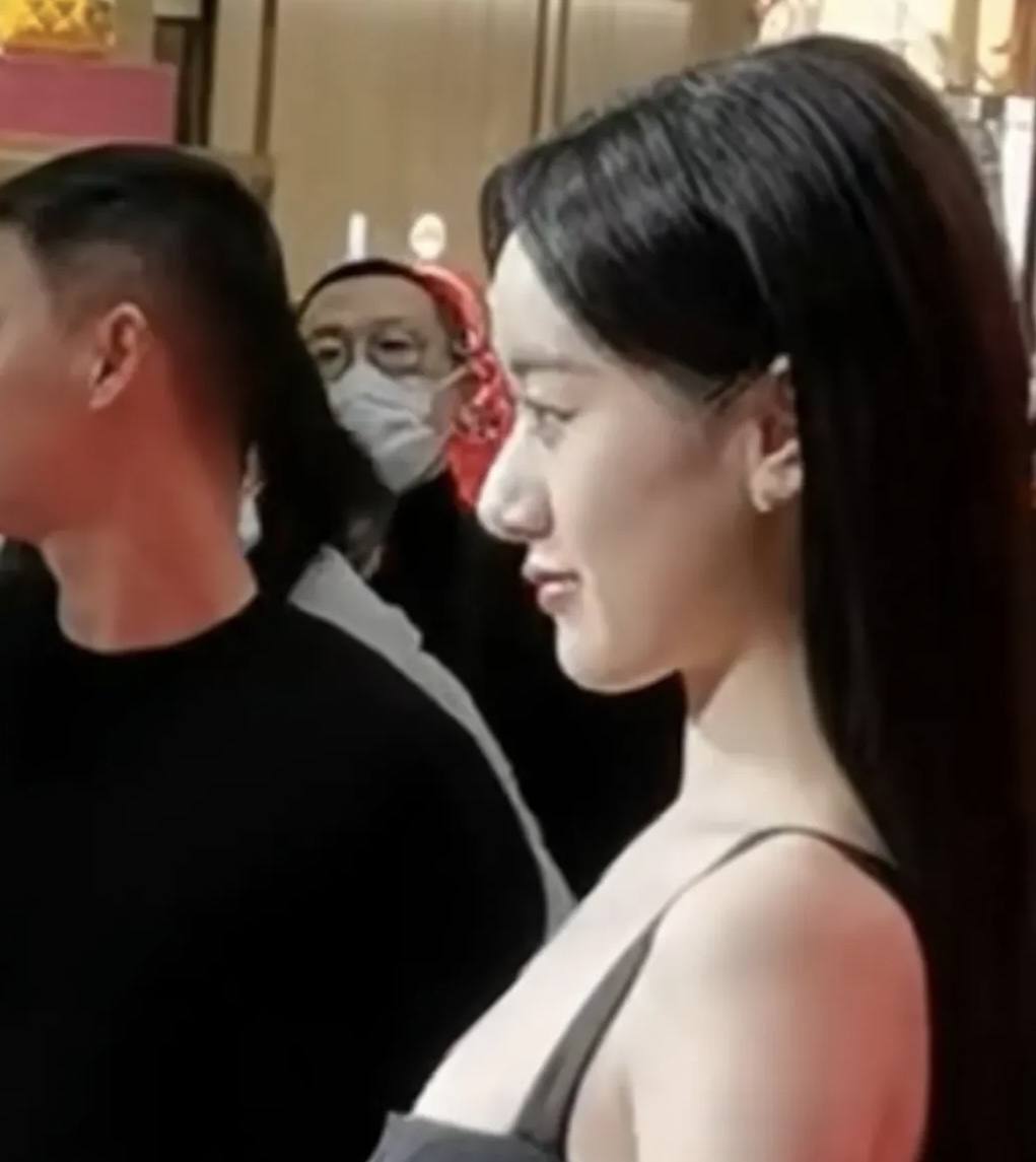 赵丽颖|明明长得很像,却一个惊艳、一个“路人脸”,问题出在鼻子上?