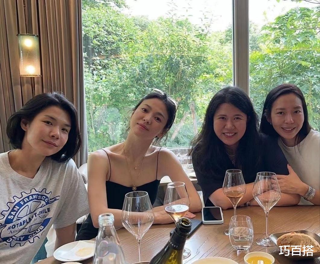 状态回温后的宋慧乔太美了！工作装、私服在线，一点也不像40岁