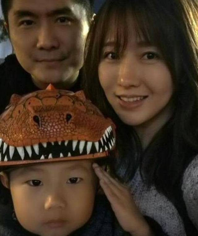 潘阳|潘阳：30岁嫁10亿富豪，全要感谢潘长江？如今为何带儿子长住娘家