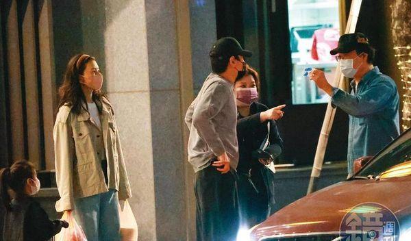 赵又廷|高圆圆「手提2大袋食物」超懂媳妇之道赵又廷返台一家5口享天伦