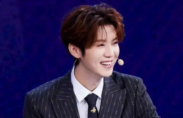 鹿晗|曝鹿晗关晓彤月底分手，女方将有新动作，一月前关爸回应显端倪