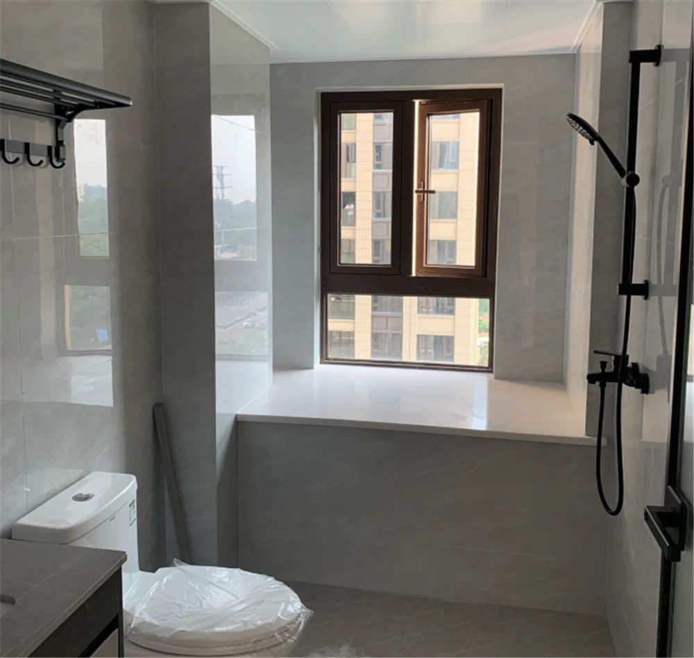 卫生间带飘窗,是真的实用还是浪费空间?网友:怎么想的