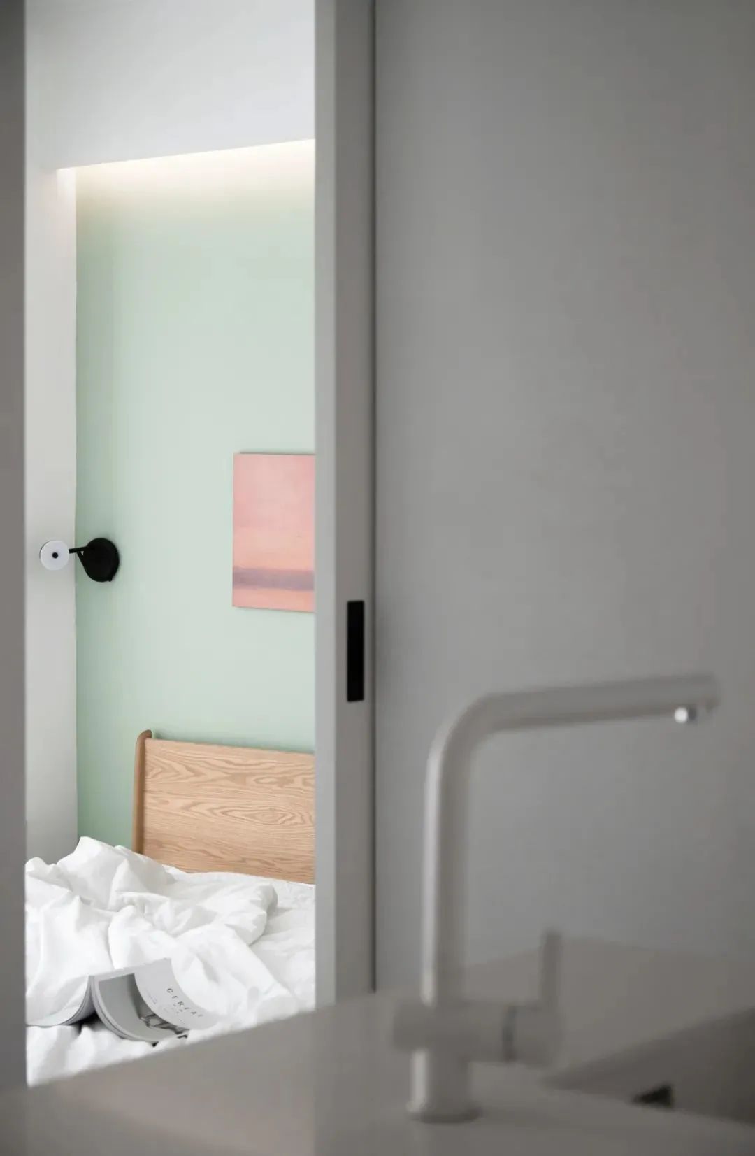 武汉夫妻的78㎡新家火了,把客厅装成了“大盒子”,太有眼光了