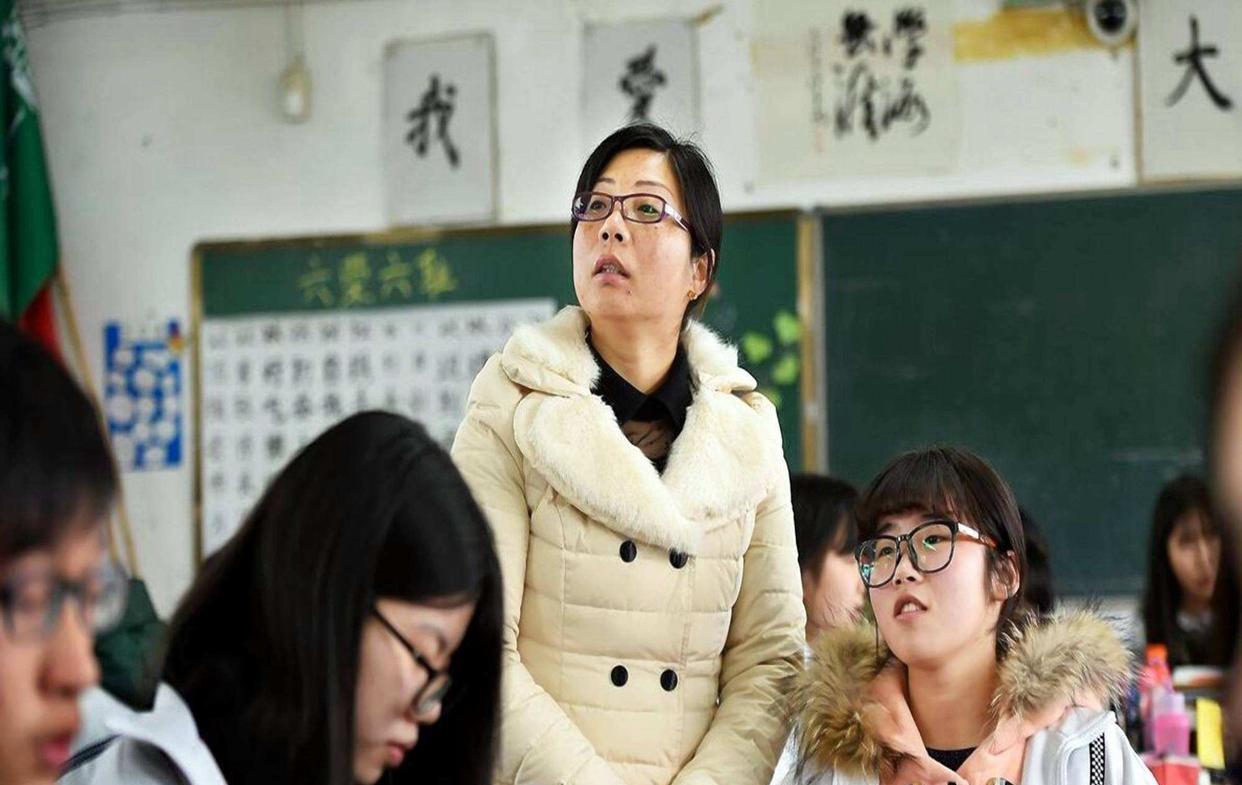 流行 时尚在轮回？当代女大学生流行趋势让人看不懂，男生：看着像奶奶