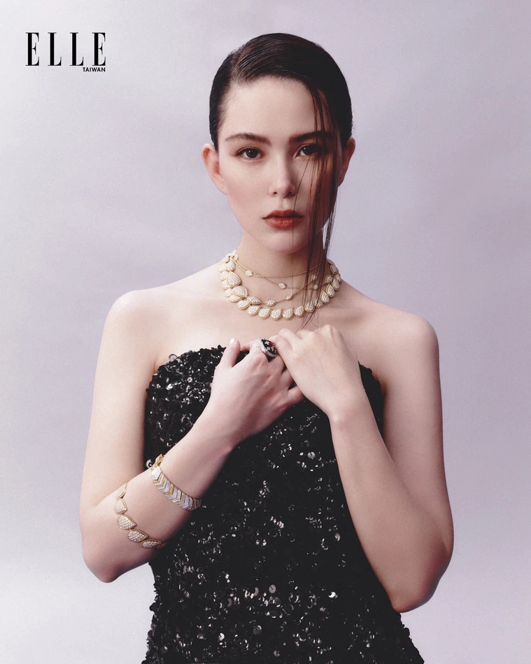 迪丽热巴|昆凌诞下第三胎首露面,还在坐月子就已恢复元气,脸色红润太惊艳