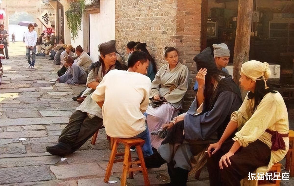 沈凯|横店20万群演现状:美女泛滥,懒汉光棍遍地,他们将何去何从