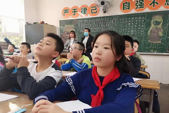 各地中小学陆续复课，新政策让家长进退两难：一所学校800个心眼