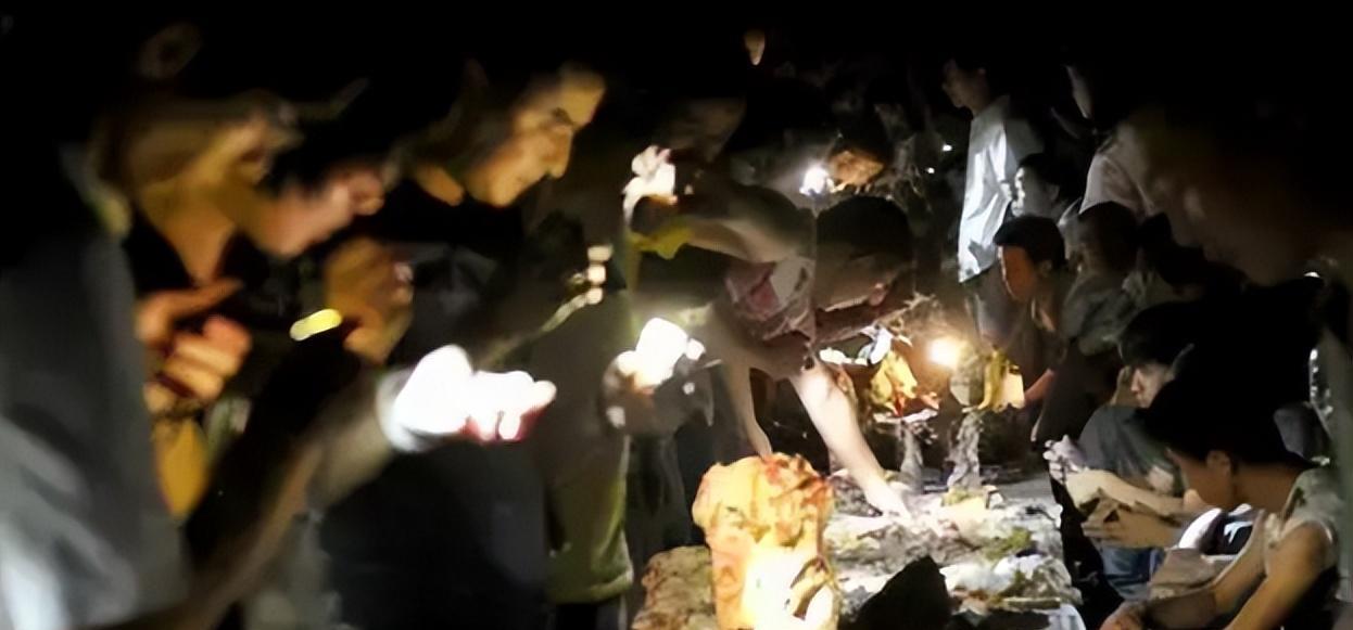 北京鬼市,夜晚出摊天亮离开,2大规矩:看货不问价,照货不照人