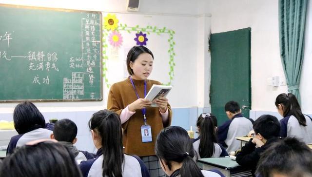 教师|教师行业迎来“新标准”,入职门槛提升后,师范生表示上岸更难了