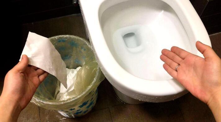 卫生纸该丢马桶还是垃圾桶?大多数人都做错了,难怪厕所会那么臭