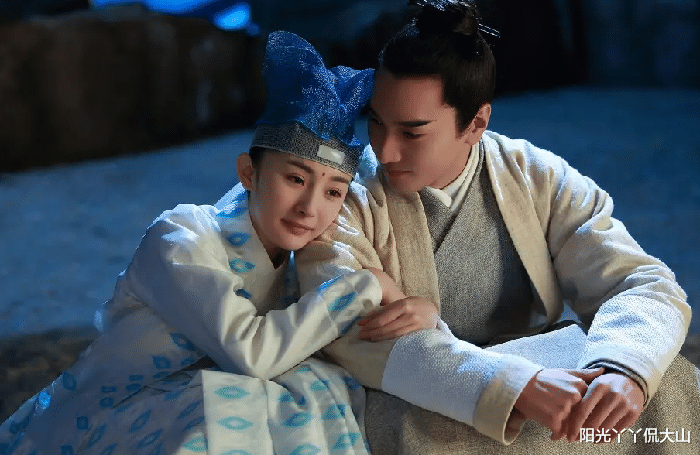 素素|三生三世：素素明明喜欢大红色，为何夜华却总说她喜欢素色呢？