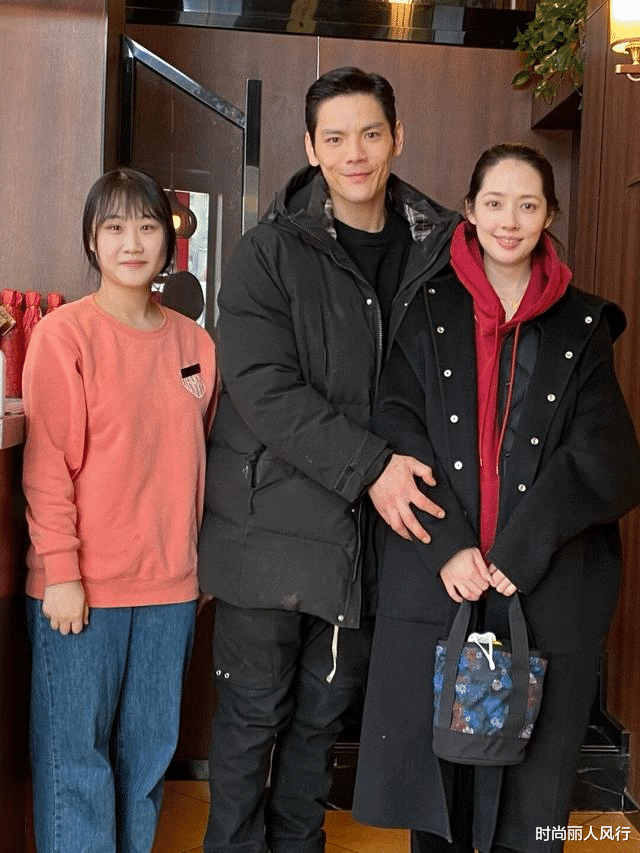 郭碧婷|小向太郭碧婷终于回归!带女儿探班向佐,穿棉服颜值回春气质绝