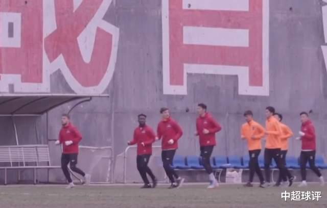 广州队|中超升班马昨天4比0狂胜深圳队：3个进球来自“恒大旧将”！