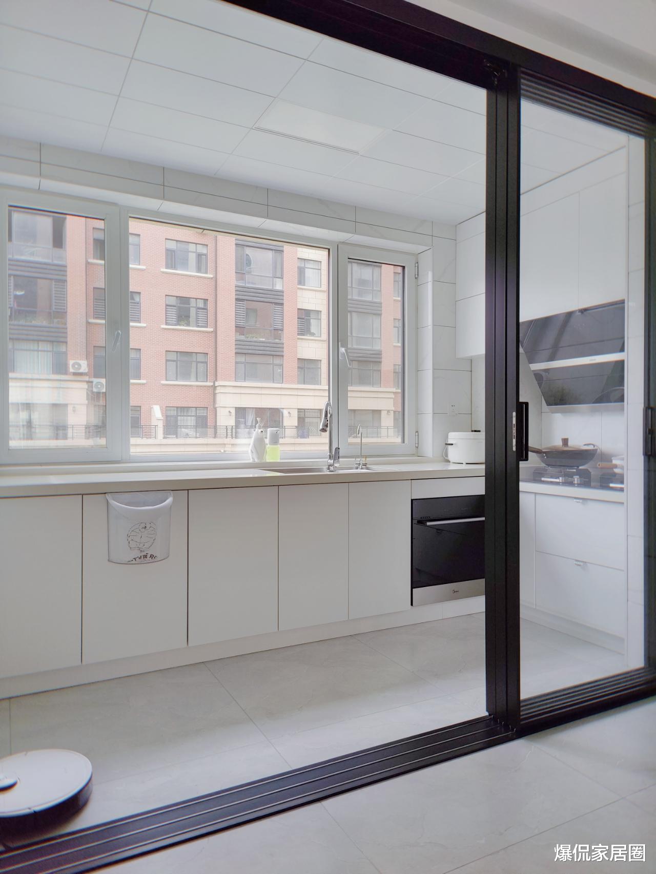 没有“窗户”的厨房,却被无数网友称赞,这3处细节设计太高明!