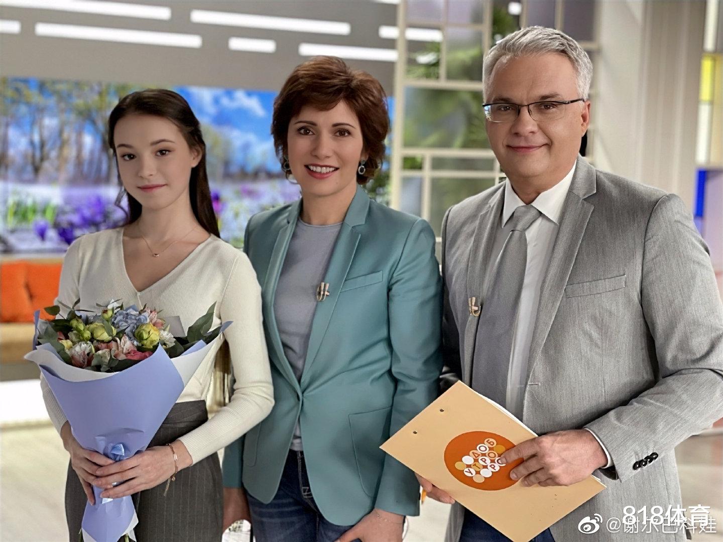 谢尔巴科娃|天仙下凡! 谢尔巴科娃上俄罗斯电视节目, 一袭白衣优雅晒出冬奥金牌