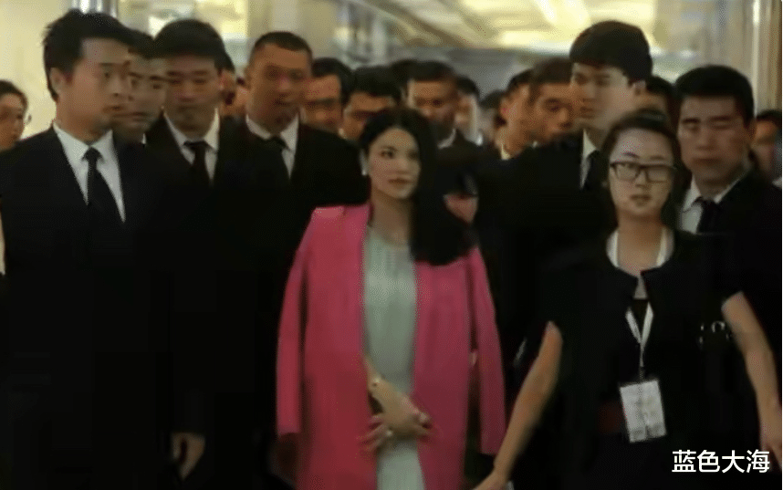 漱口水|出行排场大、助理徒手接漱口水、片酬高到离谱,内娱陋习何时休