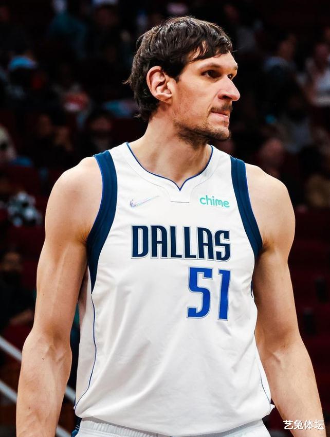 独行侠|NBA“最高饮水机”，13岁时身高就突破两米，女友酷似卡戴珊