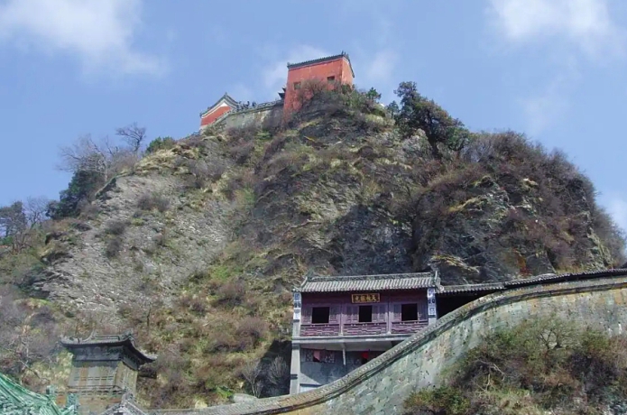 武当山|湖北省这座山峰场面颇为壮观，怪石嶙峋，驰名中外