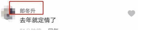 迪丽热巴|迪丽热巴晒马甲线自拍，背景墙与黄景瑜是同款，两人恋情再惹猜测