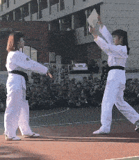 姐姐|姐姐让我陪她去钓鱼，我应该怎么怎么办？感觉谁也顶不住啊