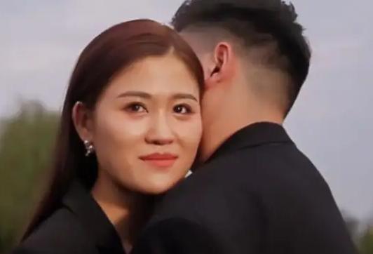 陈萌|陈萌怀双胞胎体重仅94斤?大衣哥经纪人回应,并透露大衣哥态度