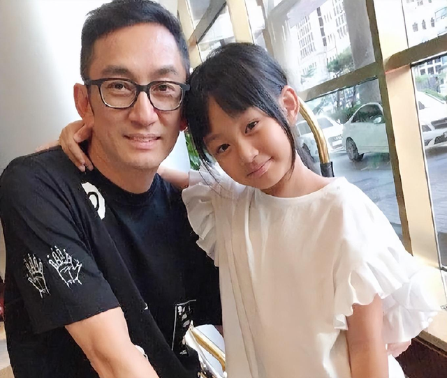郑秀妍|吴启华女儿晒合影！13岁吴熙儿高颜值太像爸，与妈妈豪横日常曝光