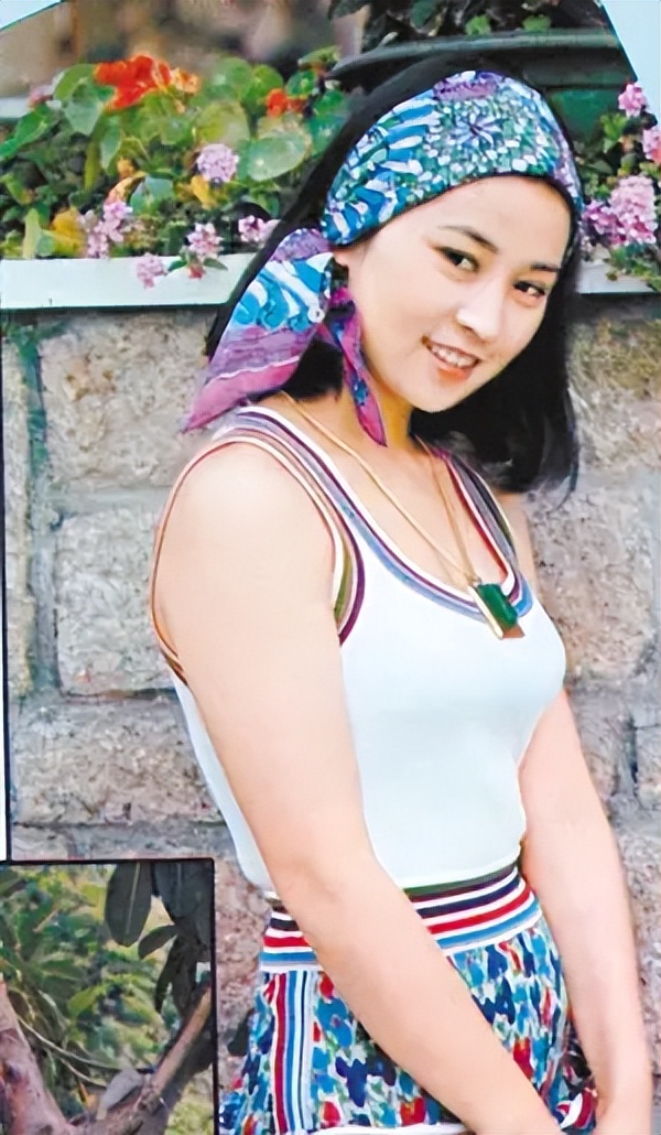 西兰花 被“林凤娇”惊艳到了，穿衣低调却时髦，与林青霞同框气质也不输