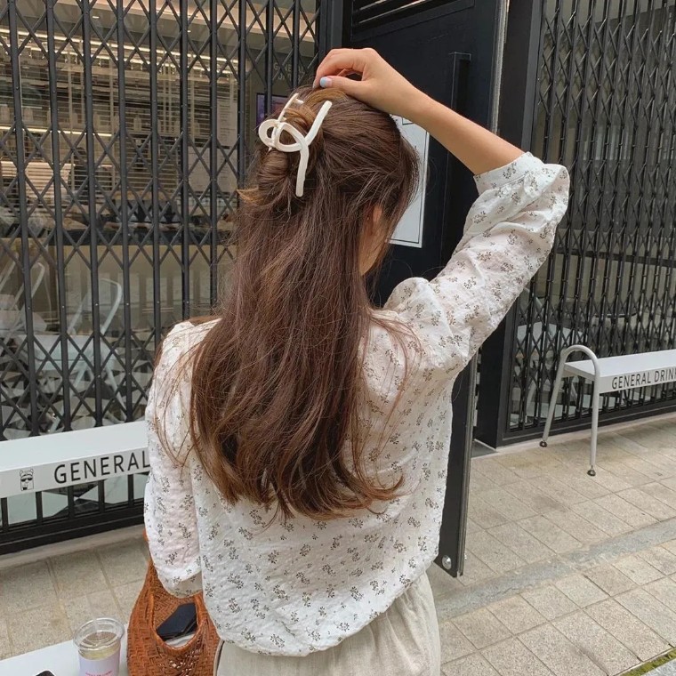 发型 头发再乱也能轻松变换气质造型，几分钟就能搞定！