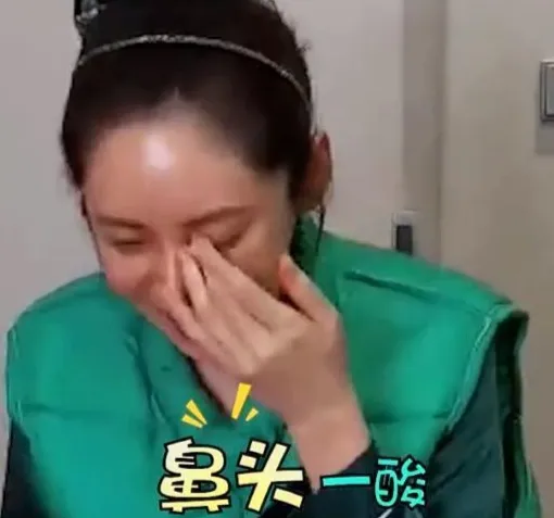 迪丽热巴|待遇差别太大！宋智雅凭颜值来中国捞金，王怡人却因未行大礼遭骂