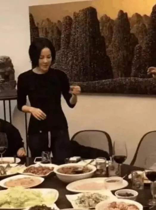 李英爱|中韩女神大PK李英爱金喜善王菲陈慧琳，打针的那位脸和气质都双输